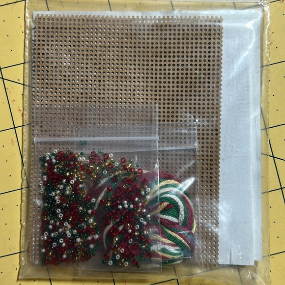 Mill Hill Charmed Mitten Ornament Glass Bead Kit - Picture 3 of 3